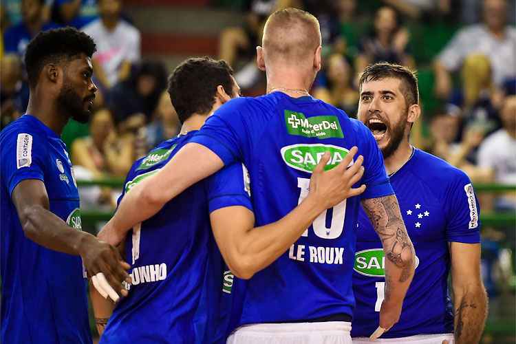 Destaques do Cruzeiro, Isac e Le Roux (10) são armas ofensivas