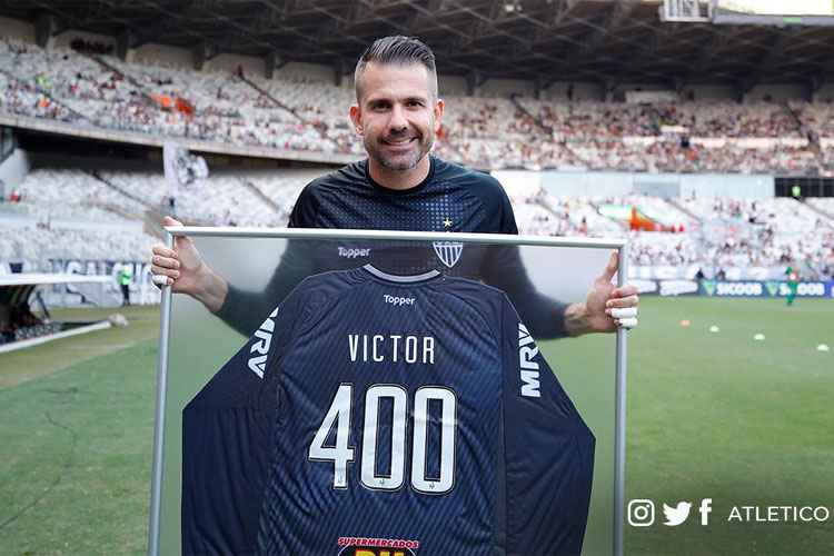 Victor se torna 10º com mais jogos pelo Atlético