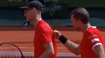 Dupla se garantiu na semifinal do importante torneio disputado em quadras de saibro