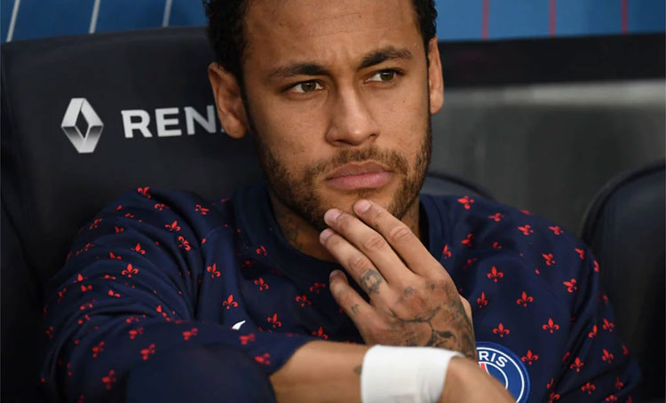 Recuperado de lesão no pé direito, Neymar voltou a jogar no último domingo
