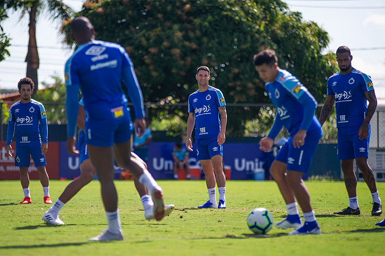 Thiago Neves (foto) tem Rodriguinho como principal concorrente no elenco celeste