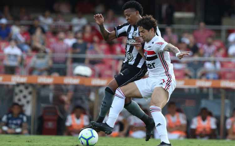 Assim como na estreia pelo São Paulo, em março de 2014, o atacante teve um gol anulado