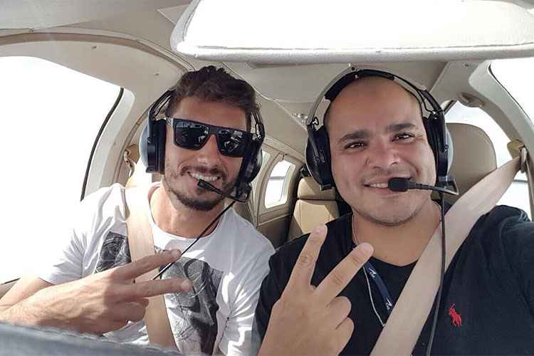 Rafael tem planos de tirar licença para pilotar avião