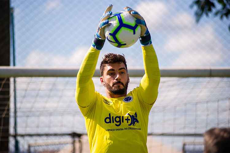 Rafael, de 29 anos, mostra-se tranquilo quanto à provável sucessão a Fábio no gol do Cruzeiro