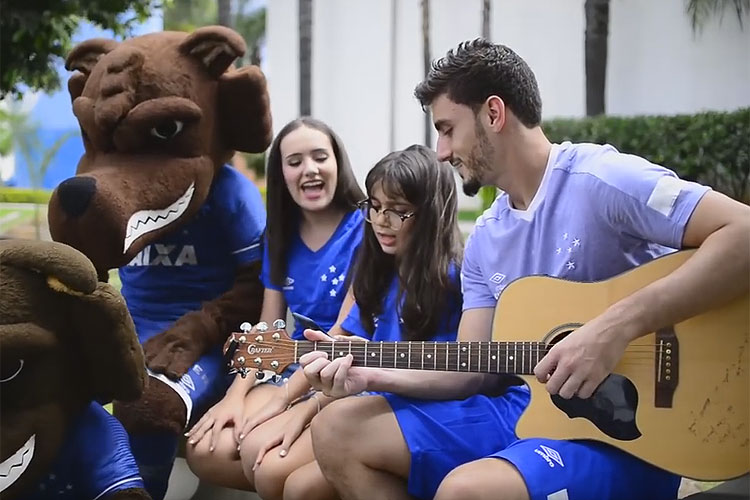 Rafael recebeu a dupla mirim Maria Clara e Mariana na Toca em março de 2018