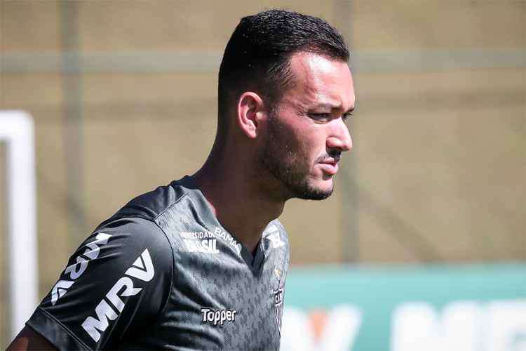 Réver voltou ao time no jogo contra o Vasco, no Rio