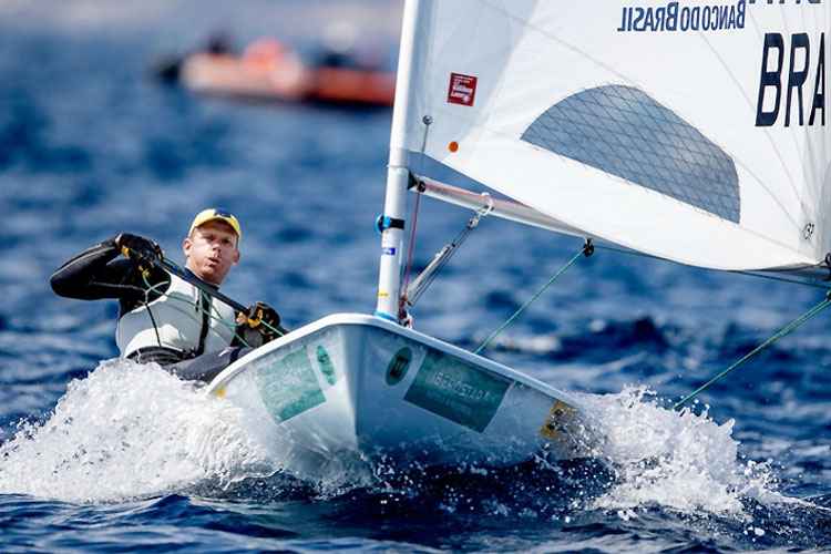 Robert Scheidt ficou fora da briga por medalha por apenas um ponto