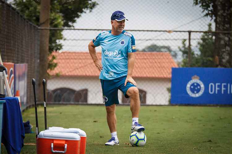 Mano Menezes fechou treinamento desta sexta, na Toca