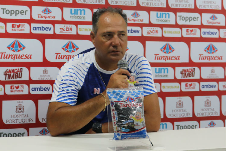 "Com certeza vão chegar jogadores", disse Márcio.