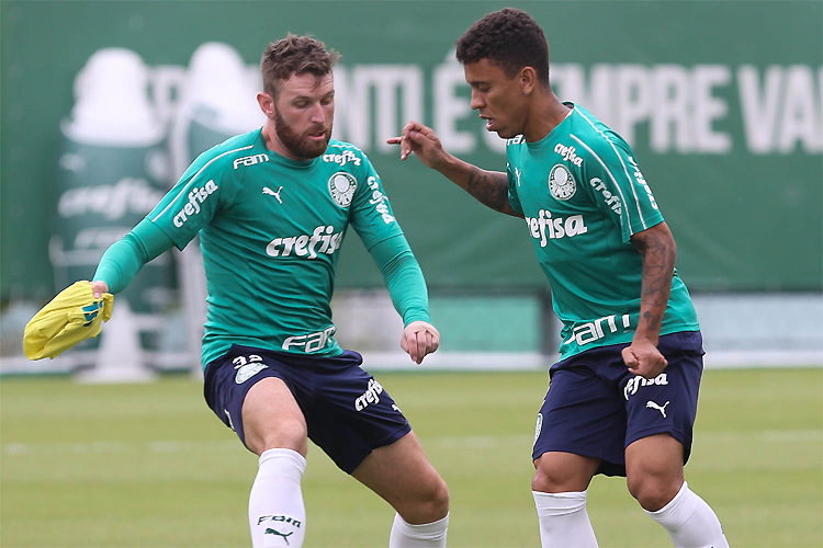 Marcos Rocha (esquerda) pode ser opção para a lateral direita, já que o titular Mayke vem de sequência pesada de jogos
