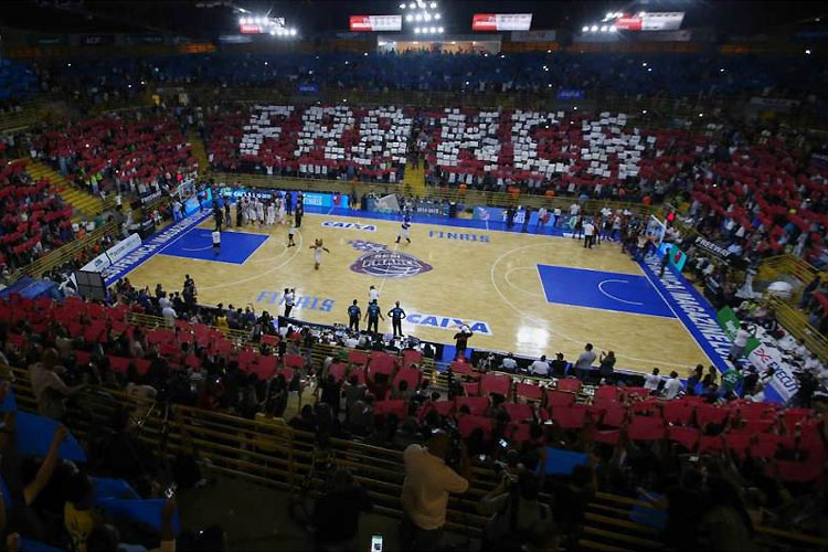 Torcida do Franca lotou o Ginásio Pedrocão, com mais de 5 mil presentes