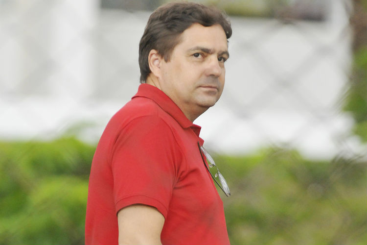 Vice de futebol Itair Machado: aditivo em contrato e