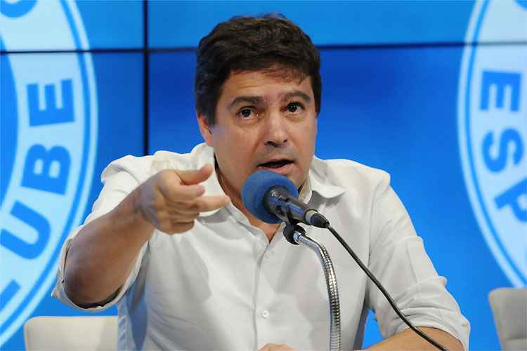 Itair Machado se alterou em coletiva e ameaçou jornalista em meio a bate-boca