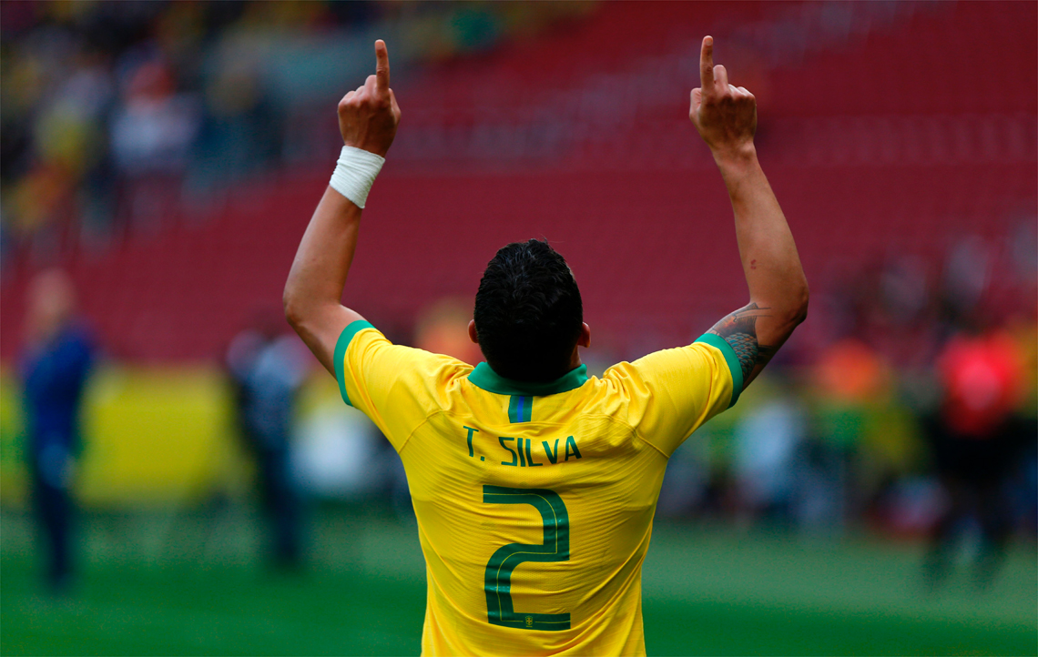Thiago Silva marcou gol de cabeça e encaminhou goleada para a Seleção no Beira-Rio