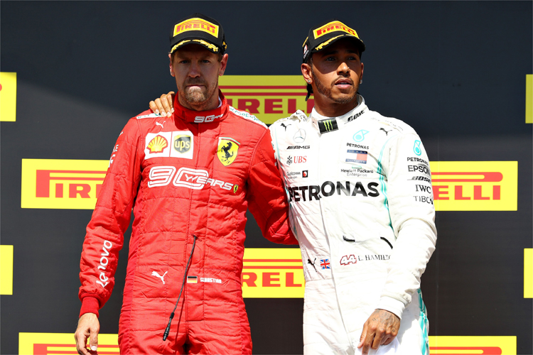 Vettel não escondeu sua frustração no pódio, mesmo sendo cumprimentado por Hamilton