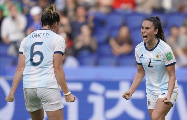 Argentina voltou a disputar um Mundial após 12 anos e celebrou muito o empate