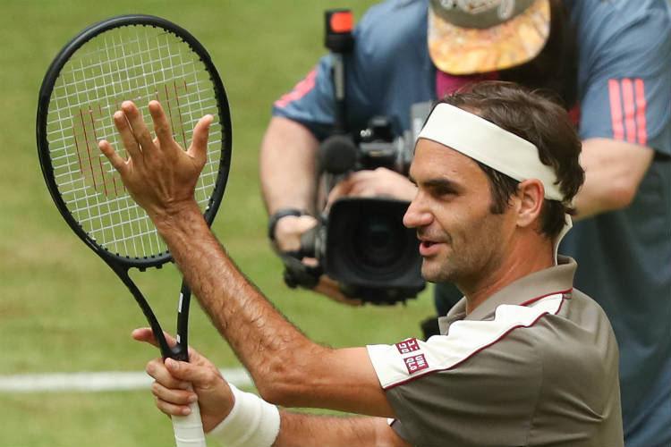 Roger Federer teve uma estreia tranquila ao superar John Millman