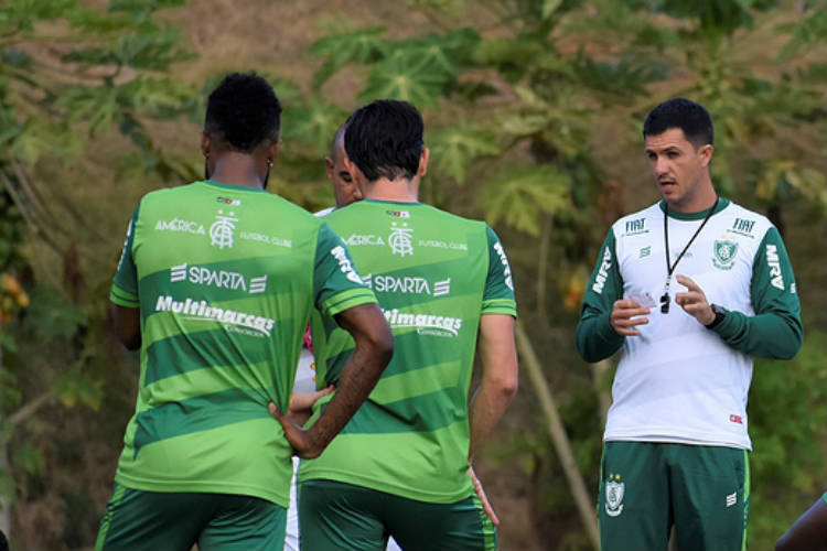 Barbieri comandou atividades no primeiro dia de intertemporada do América