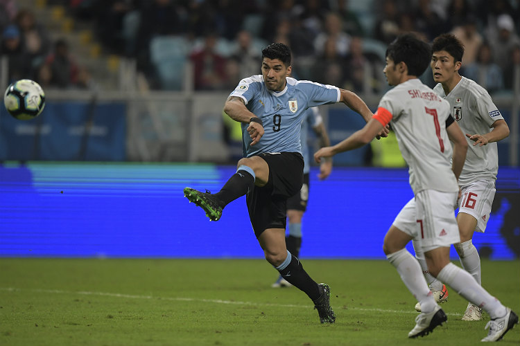Suárez deixou sua marca na partida, mas não evitou o empate contra o Japão