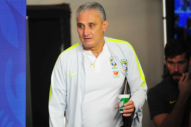 Tite vai para coletiva no Mineirão ao lado de Alisson: mineiros acolhedores