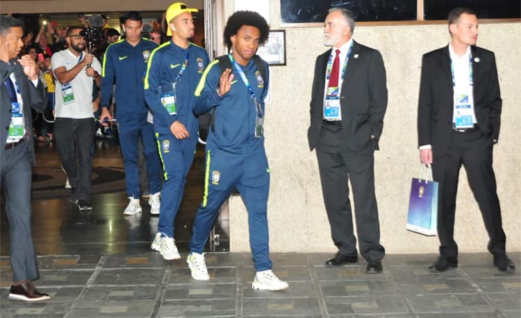 Willian herdou a camisa 10 da Seleção, que era Neymar, cortado por lesão