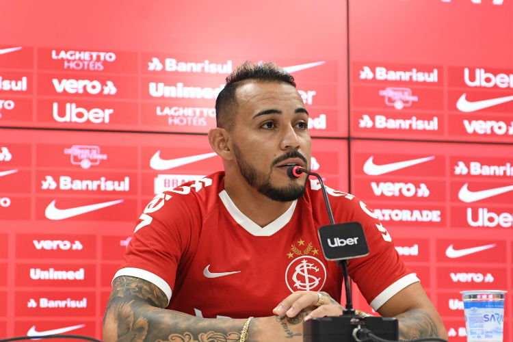 Natanael na apresentação como reforço no Internacional
