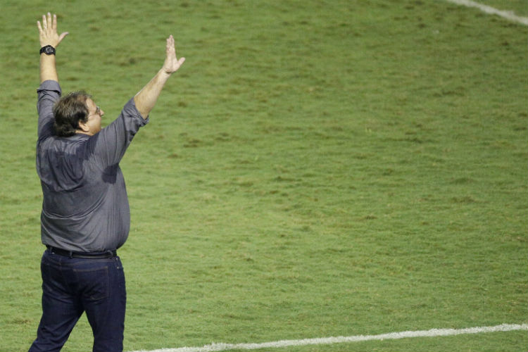 Guto: "Nosso time chacoalhou dentro de campo e foi buscar o resultado"