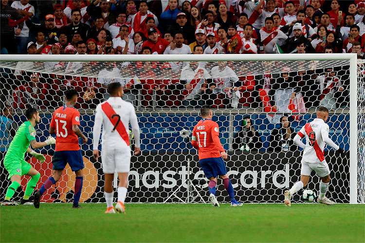 Guerrero marcou gol histórico: maior artilheiro em atividade da Copa América