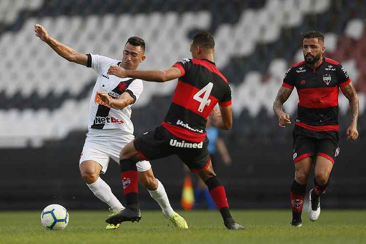 Vasco venceu Atlético-GO pela vantagem mínima, em São Januário
