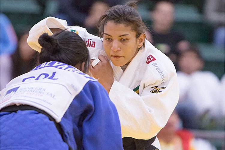 Sarah Menezes venceu por waza-ari e faturou mais uma medalha para o Brasil