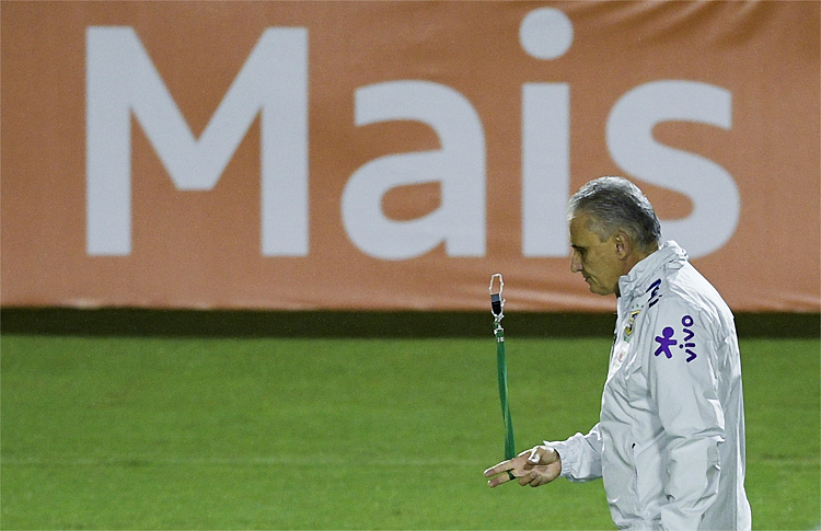 Mesmo com a sequência de seis vitórias sem sofrer gols pós-Mundial, o time de Tite parou de encantar