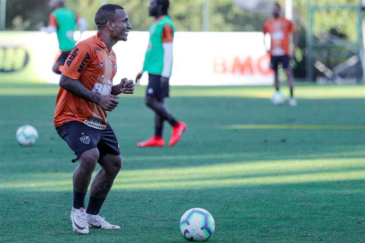 Otero vive expectativa para clássico com o Cruzeiro