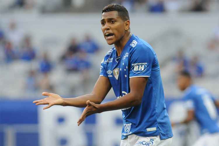 Pedro Rocha ficou distante do futebol apresentado no clássico