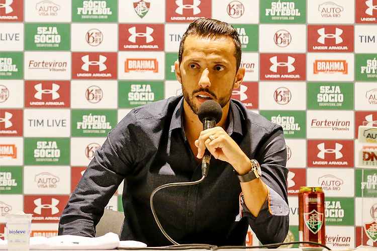 Nenê chega ao Fluminense e já projeta parceria com Ganso no meio-campo
