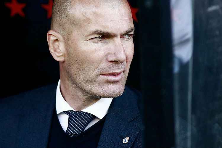 Zidane discutirá chegada e saída de atletas com diretoria do Real