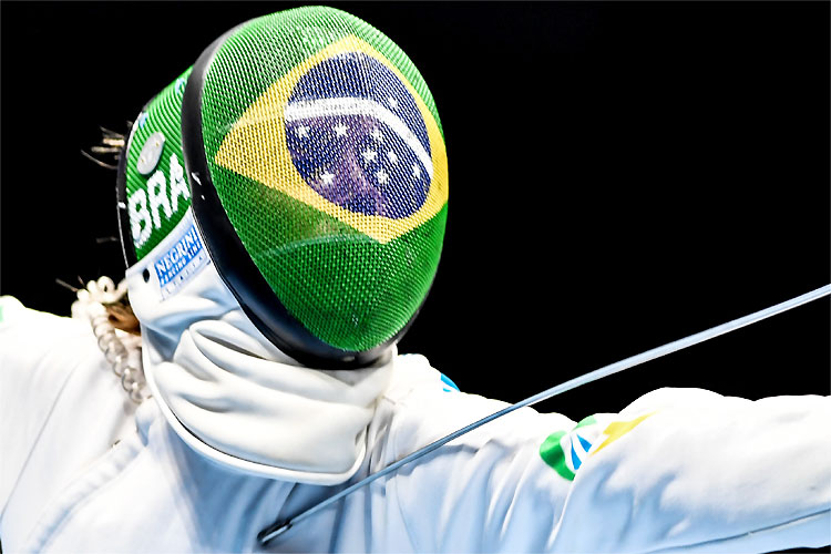 Nathalie Moelhausen faturou título inédito para o Brasil no Mundial de Esgrima