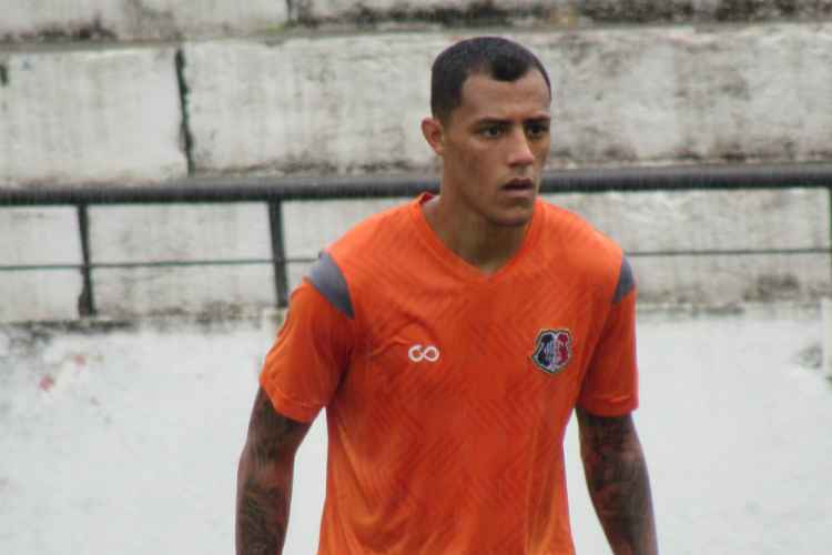 Jogador deve ser uma das novidades no time titular hoje