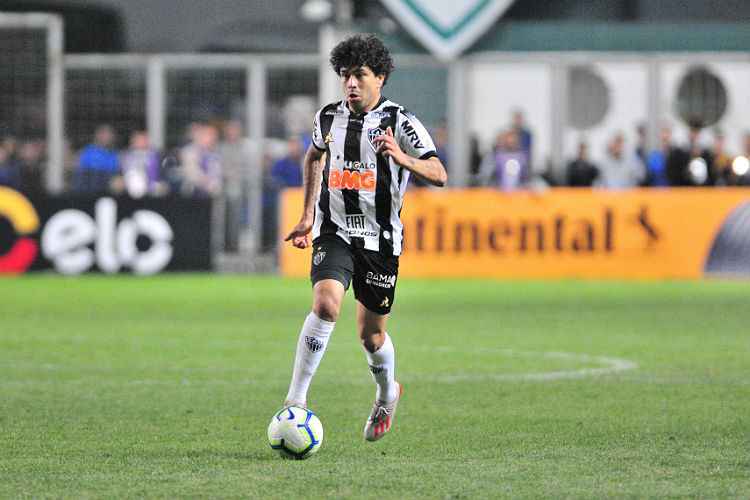 Luan foi alvo de vaias da torcida no empate com Fortaleza