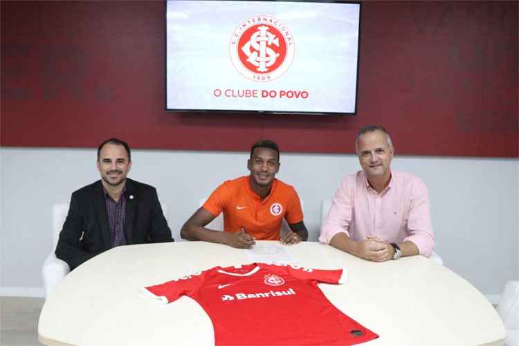 Al-Hilal, da Arábia Saudita, fez duas propostas por Edenilson, mas elas foram rejeitadas pelo Inter
