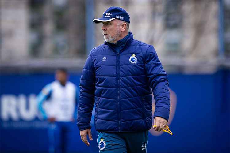 Mano Menezes espera jogo de muita intensidade contra o River Plate