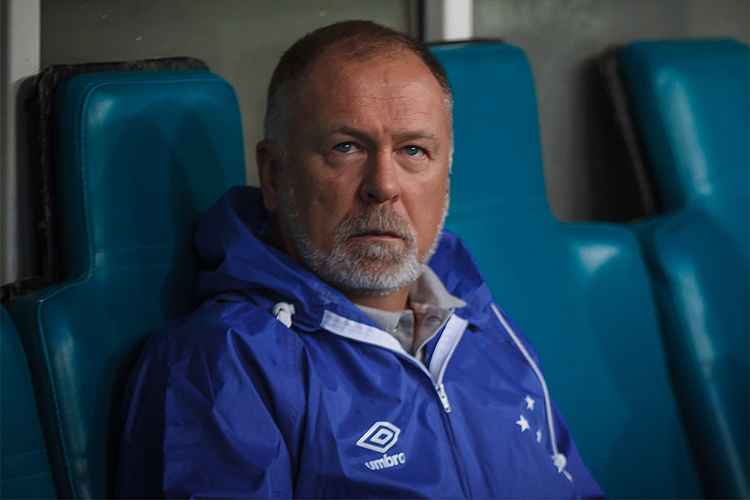 Mano Menezes divulgou escalação do Cruzeiro para jogo com River