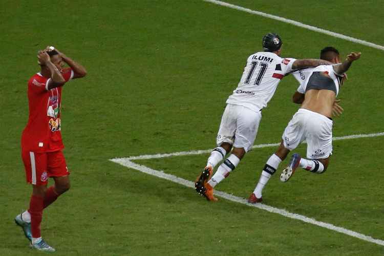Acionado no 2º tempo, Augusto fez gol da vitória nos acréscimos