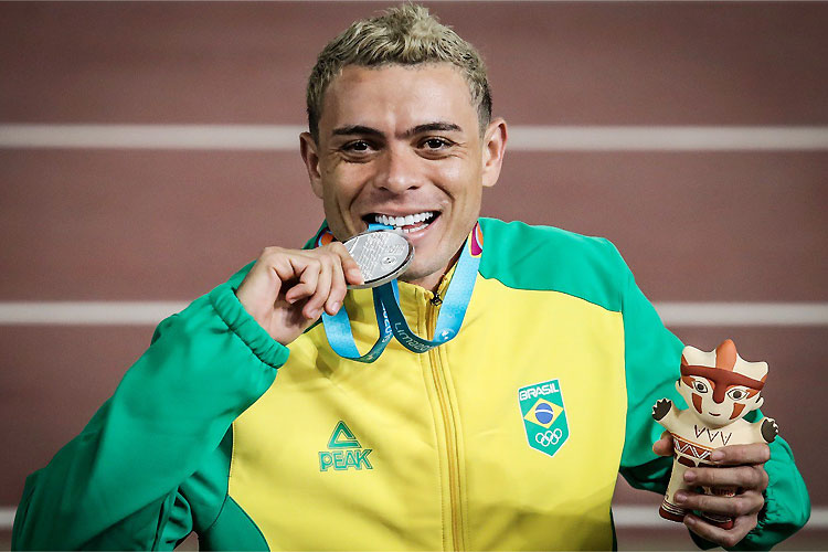 Altobeli da Silva levou a prata na prova dos 5 mil metros nio Pan em Lima