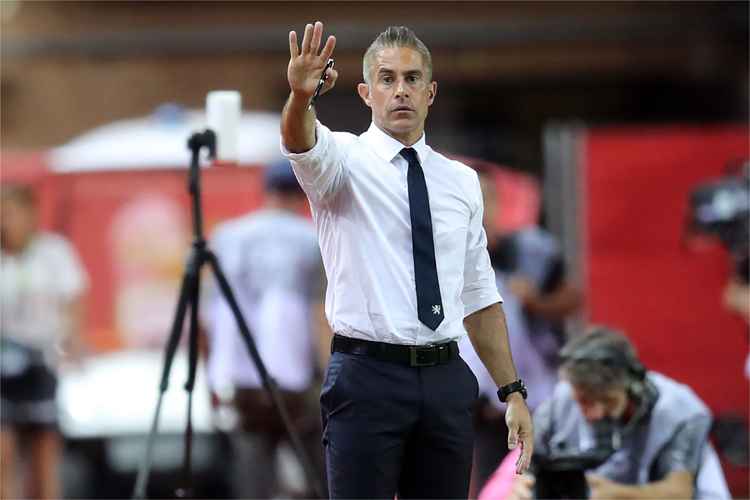 Ex-auxiliar de Tite na Seleção Brasileira, Sylvinho assumiu o comando no fim de maio