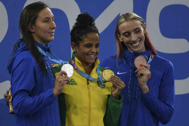 Nadadora pernambucana terminou a prova com tempo de 24s88