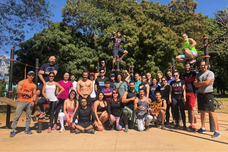 Grupo de calistenia se reúne três vezes por semana no Parque de águas Claras