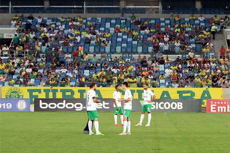 Jogadores do Cuiabá foram a campo na Arena Pantanal, mas rival não apareceu