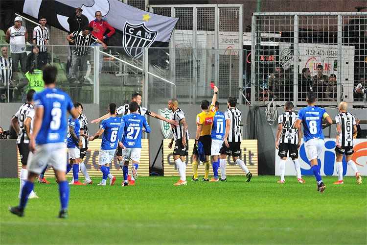 Alerrandro e David foram expulsos no clássico entre Atlético e Cruzeiro