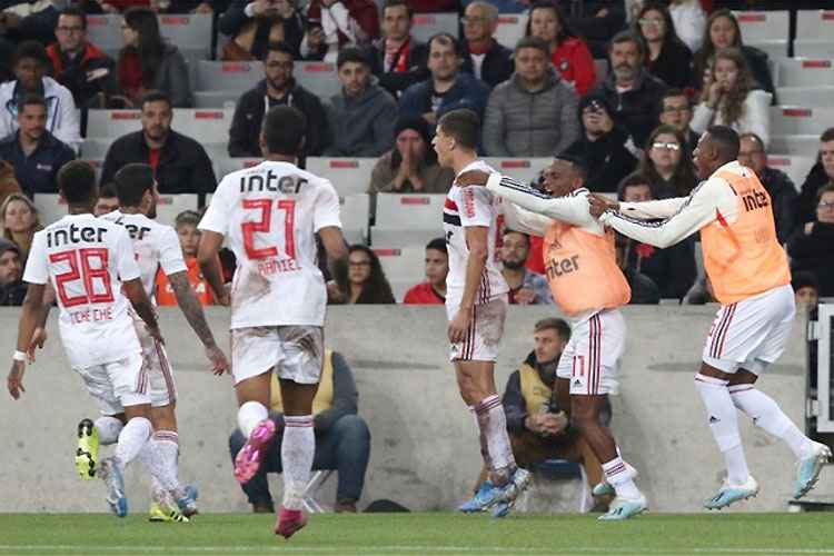 Vitor Bueno garantiu triunfo fora que levou o São Paulo ao G-4 do Brasileiro
