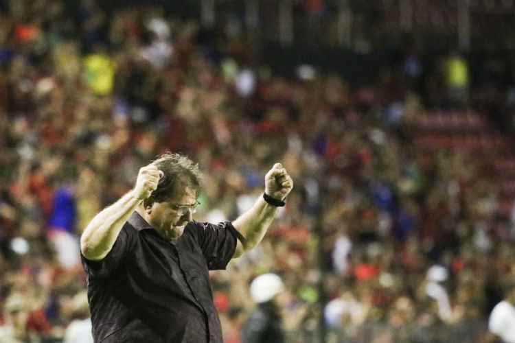 Treinador elogiou substitutos de Adryelson e do capitão Sander 